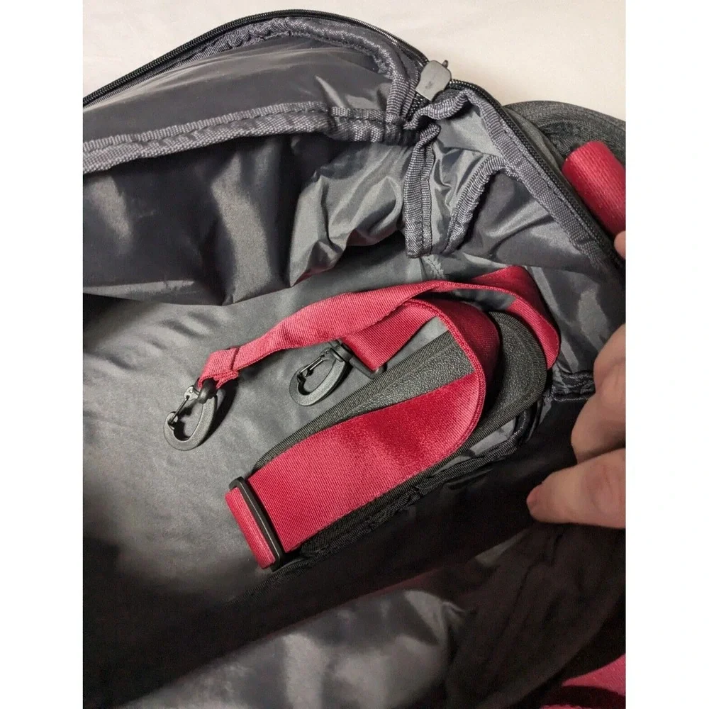 EDDIE BAUER Luggage Burgundy Black Canvas Travel Duffle Bag‎ EUC